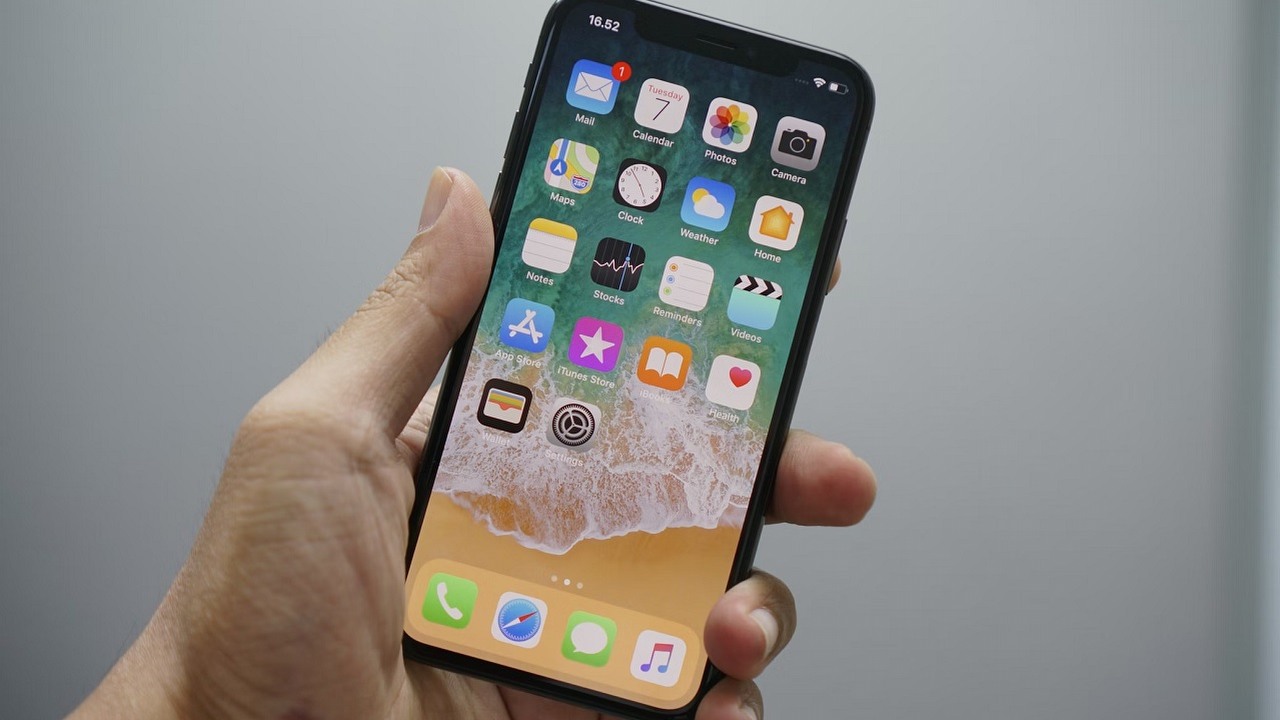 Co daje iOS 17.1? Jakie nowości wprowadza nowe oprogramowanie Apple?, źródło grafiki: Bagus Hernawan | Unsplash.