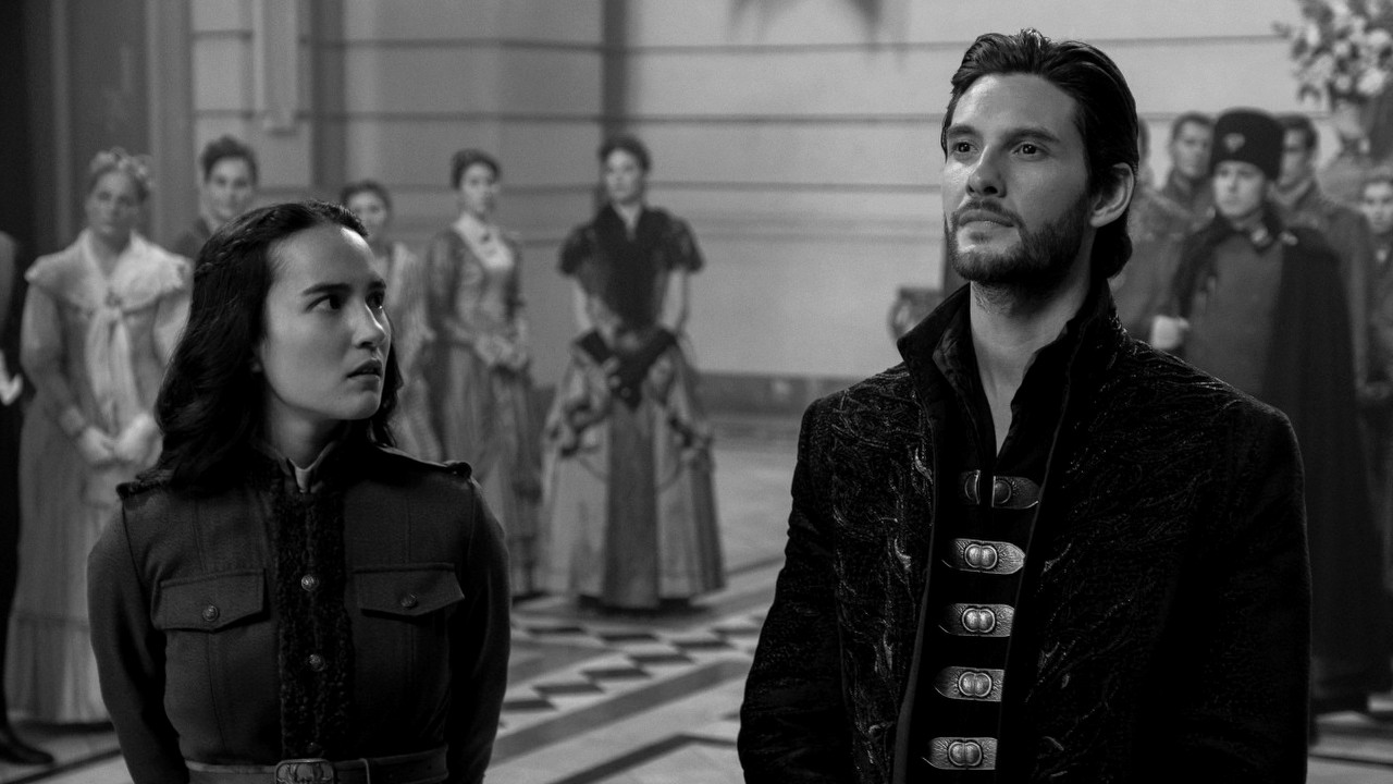 Cień i kość oraz 4 inne seriale Netflixa anulowane, nie będzie kolejnych sezonów, źródło grafiki: Cień i kość; Eric Heisserer i Daegan Fryklind; Netflix; 2021.