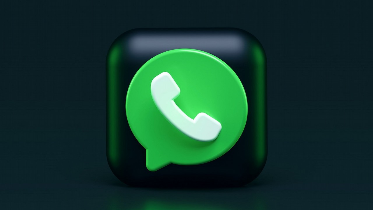 To koniec darmowych kopii zapasowych na WhatsApp; zaczną się wliczać w limit dysku Google, źródło grafiki: Unsplash | Alexander Shatov.