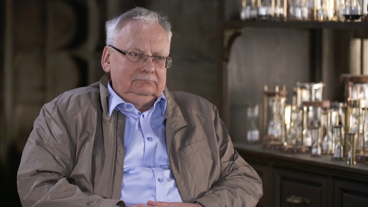 Andrzej Sapkowski ujawnił przybliżony termin premiery swojej nowej książki, źródło grafiki: YouTube, Netflix, 2019.