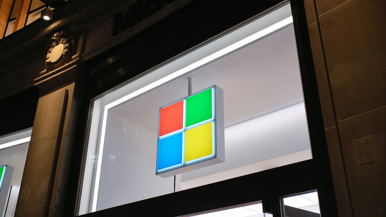 Sam Altman pożegnał się z posadą prezesa OpenAI, a powitał posadę w Microsoft, źródło grafiki: Unsplash | Turag Photography.
