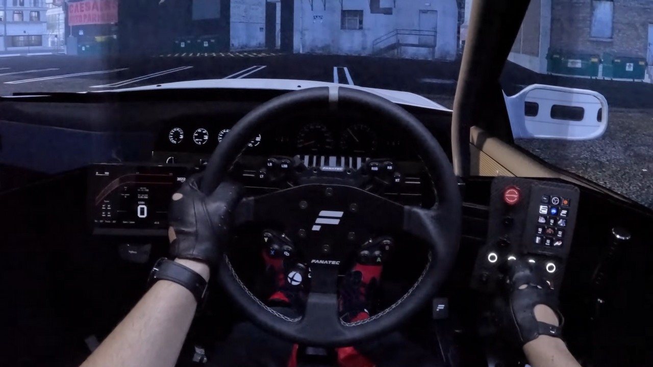 Los Santos z GTA 5 wygląda świetnie w Assetto Corsa. Project Sim Racing pokazuje, jak się jeździ na drogim PC, źródło grafiki: Project Sim Racing / YouTube.