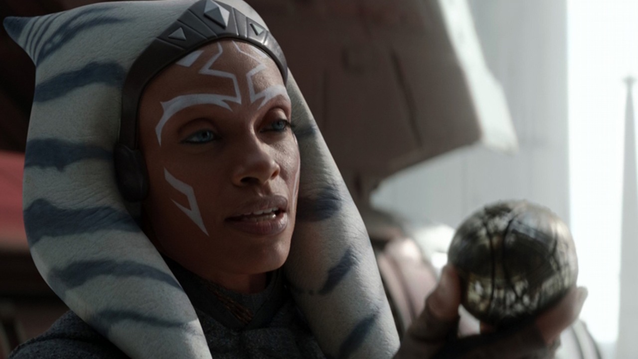 Serial Ahsoka jeszcze powróci? Rosario Dawson zdradziła, co wie o 2. sezonie, źródło grafiki: Źródło: Ahsoka, Jon Favreau, Dave Filoni, Lucasfilm; 2023.
