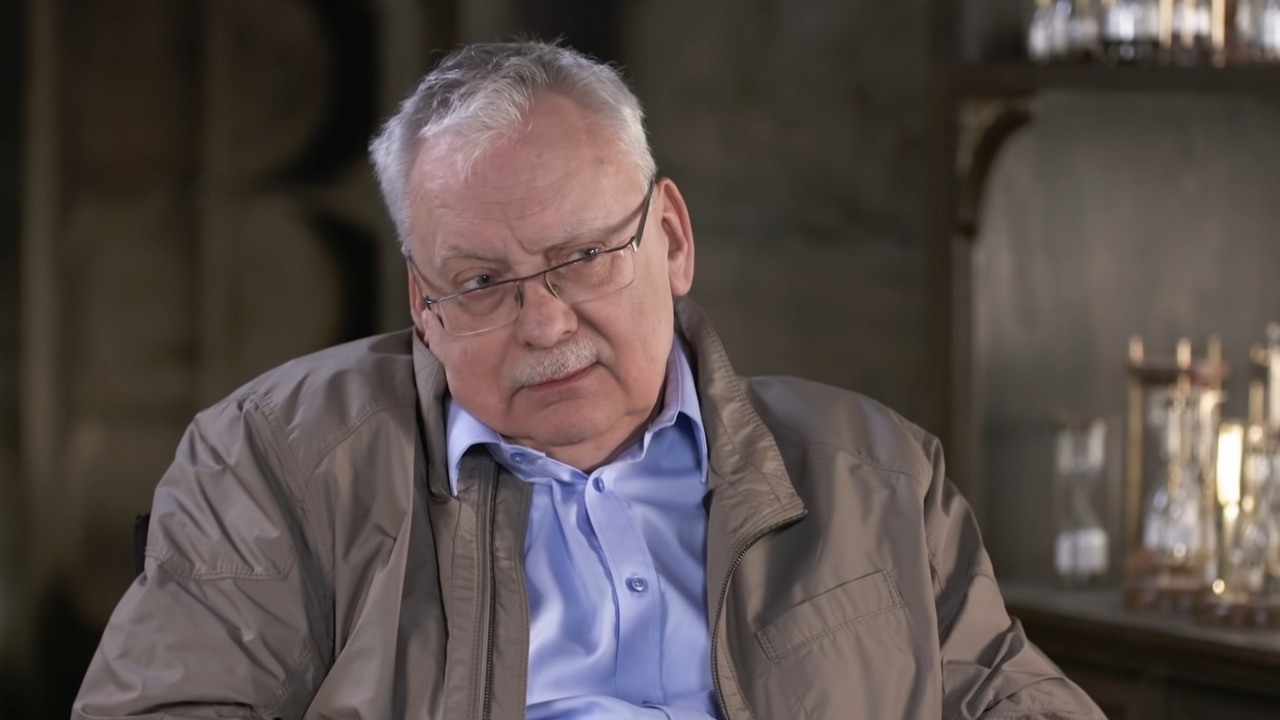 Andrzej Sapkowski nie grał i nie zamierza grać w Wiedźmina, nic się nie zmieniło przez ostatnie lata, źródło grafiki: Netflix..