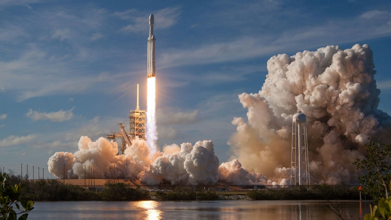 Starship to niebywałe osiągnięcie inżynierów; Rosja w przeszłości miała podobną rakietę, źródło grafiki: Unsplash | SpaceX.