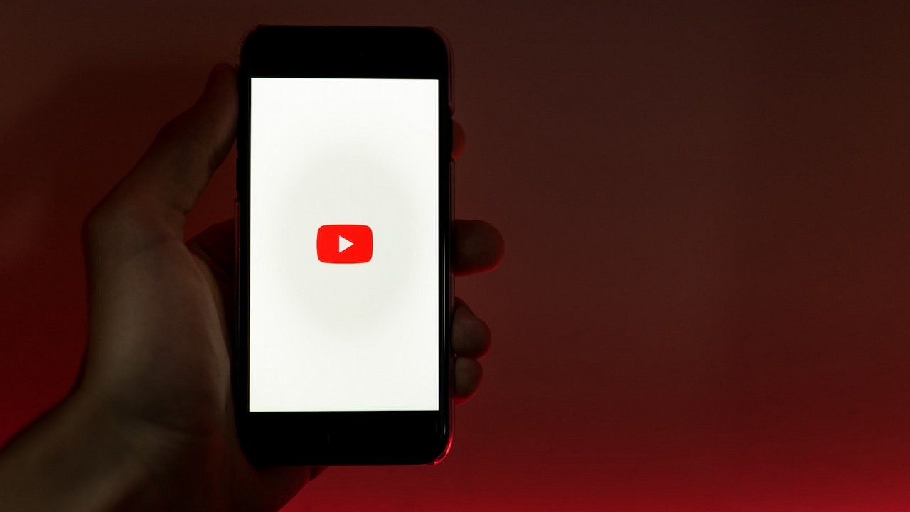 Gry na YouTube? Portal zaoferuje klientom nową usługę, ale tylko tym, którzy zapłacą, źródło grafiki: Unsplash | Szabo Viktor.