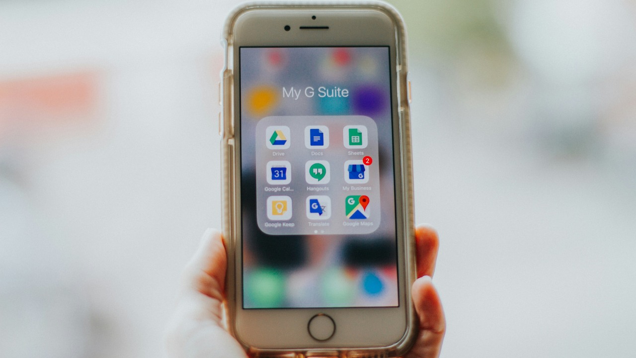 Dysk Google w końcu dostał skaner dokumentów na iPhone'ach i iPadach, źródło grafiki: Elle Cartier | Unsplash.