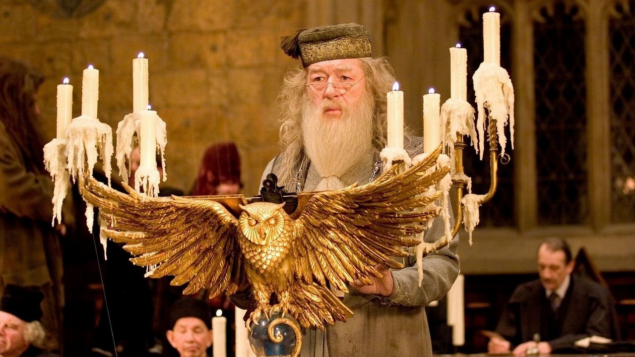 Kto zagrał Dumbledore'a w Harrym Potterze i Kamieniu Filozoficznym oraz czemu później zmieniono aktora?, źródło grafiki: Harry Potter i więzień Azkabanu, Alfonso Cuarón, Warner Bros., 2004..