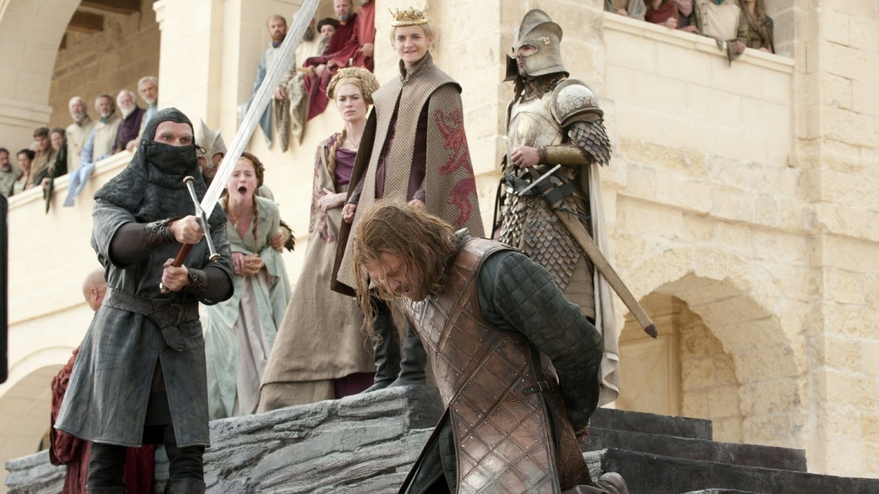 George R. R. Martin wytyka Gwiezdnym wojnom brak ładunku emocjonalnego. Chodzi o śmierć miliardów postaci, źródło grafiki: Gra o tron; David Benioff i D.B. Weiss; HBO; 2011.