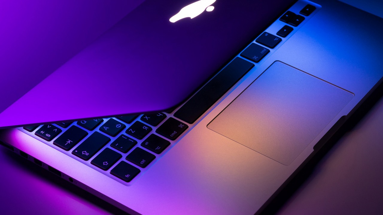 Jeśli posiadasz te modele Maca, to nie dostaniesz nowych wersji Steam, źródło grafiki: Źródło: Unsplash | Dmitry Chernyshov.