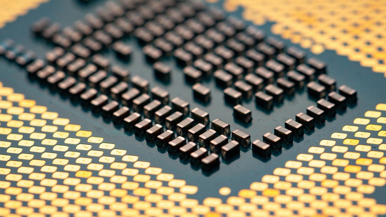 Spore zaskoczenie, Intel Core Ultra 9 185H przegrywa w testach ze słabszym modelem, źródło grafiki: Unsplash | Ryana..