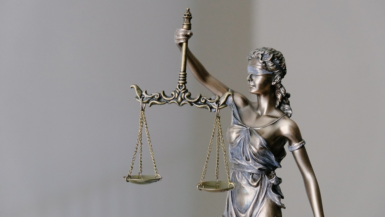 Cyfryzacja wymiaru sprawiedliwości w UE coraz bliżej, źródło grafiki: Unsplash | Tingey Injury Law Firm..