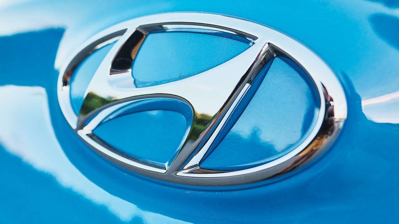 Hyundai ma pomysł na zimowe opony godny filmów z Jamesem Bondem, źródło grafiki: Unsplash | Stephen Kidd.