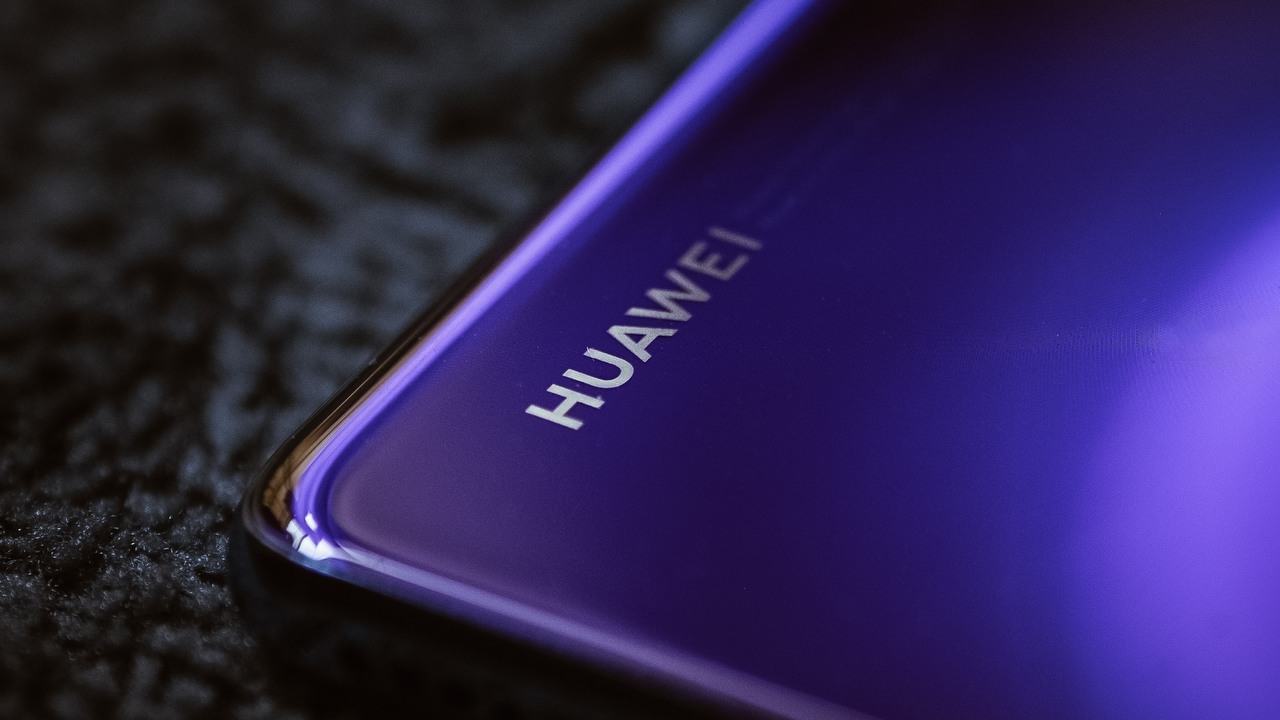 Huawei w przyszłym roku zacznie budowę pierwszej fabryki w Europie, źródło grafiki: Omid Armin | Unsplash.