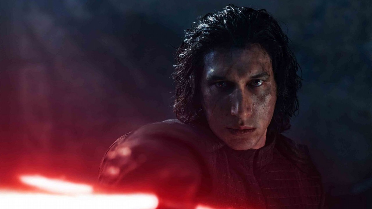 W Star Wars historia Kylo Rena miała wyglądać zupełnie inaczej. Na koniec „miał być najbardziej oddany Ciemnej stronie Mocy”, źródło grafiki: Gwiezdne wojny: Część IX - Skywalker. Odrodzenie; reż. J. J. Abrams; Walt Disney Studios Motion Pictures; 2019.