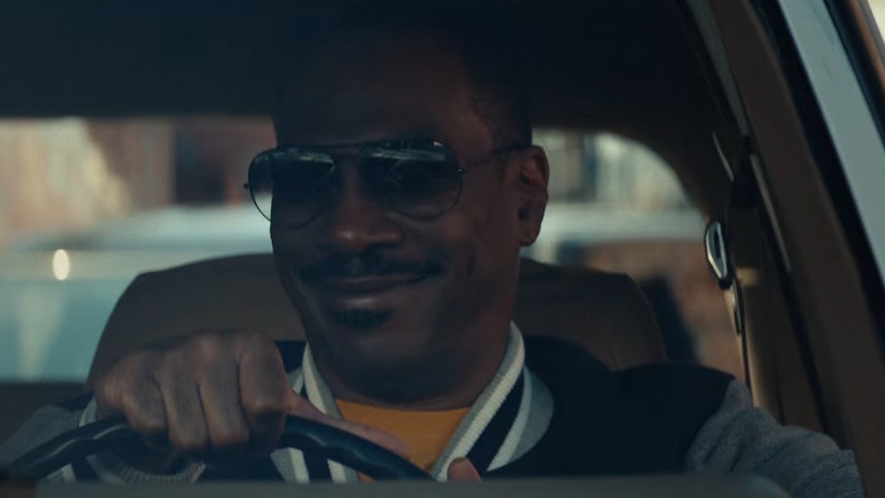 Gliniarz z Beverly Hills powraca. Eddie Murphy w zwiastunie nowej historii Axela Foleya, źródło grafiki: Gliniarz z Beverly Hills 4, Mark Molloy, Jerry Bruckheimer Films, 2024.