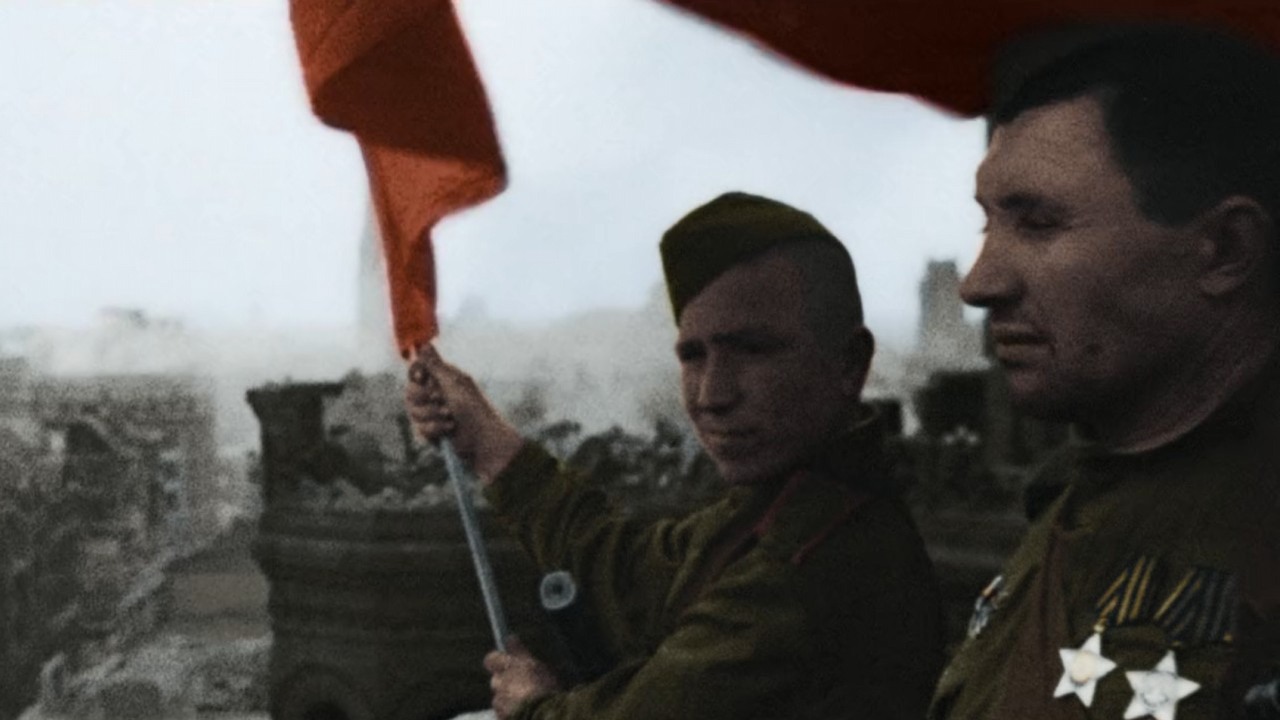 Nowy dokument Netflixa o II wojnie światowej pomija to, że Stalin również zaatakował Polskę w 1939 roku, źródło grafiki: II wojna światowa: Historie z frontu; Rob Coldstream; Netflix; 2023.