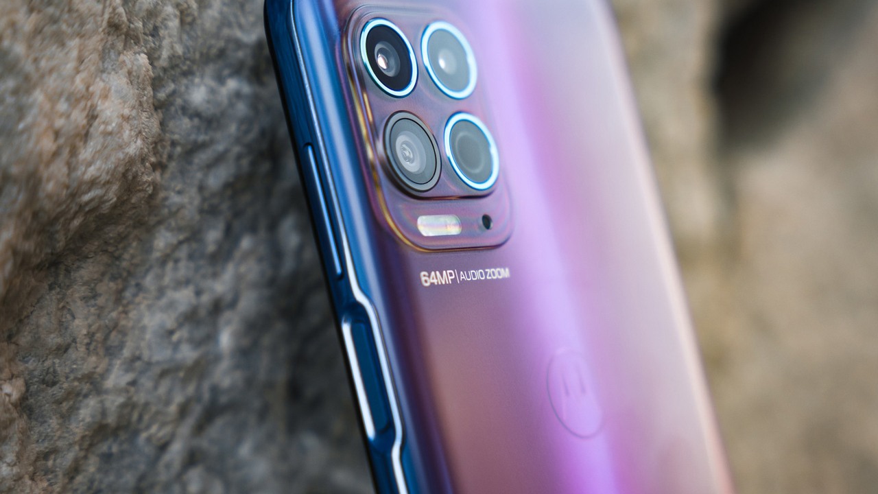 Nowy smartfon Motoroli zauważony w popularnym benchmarku, źródło grafiki: Unsplash | Dannyel Spasov.