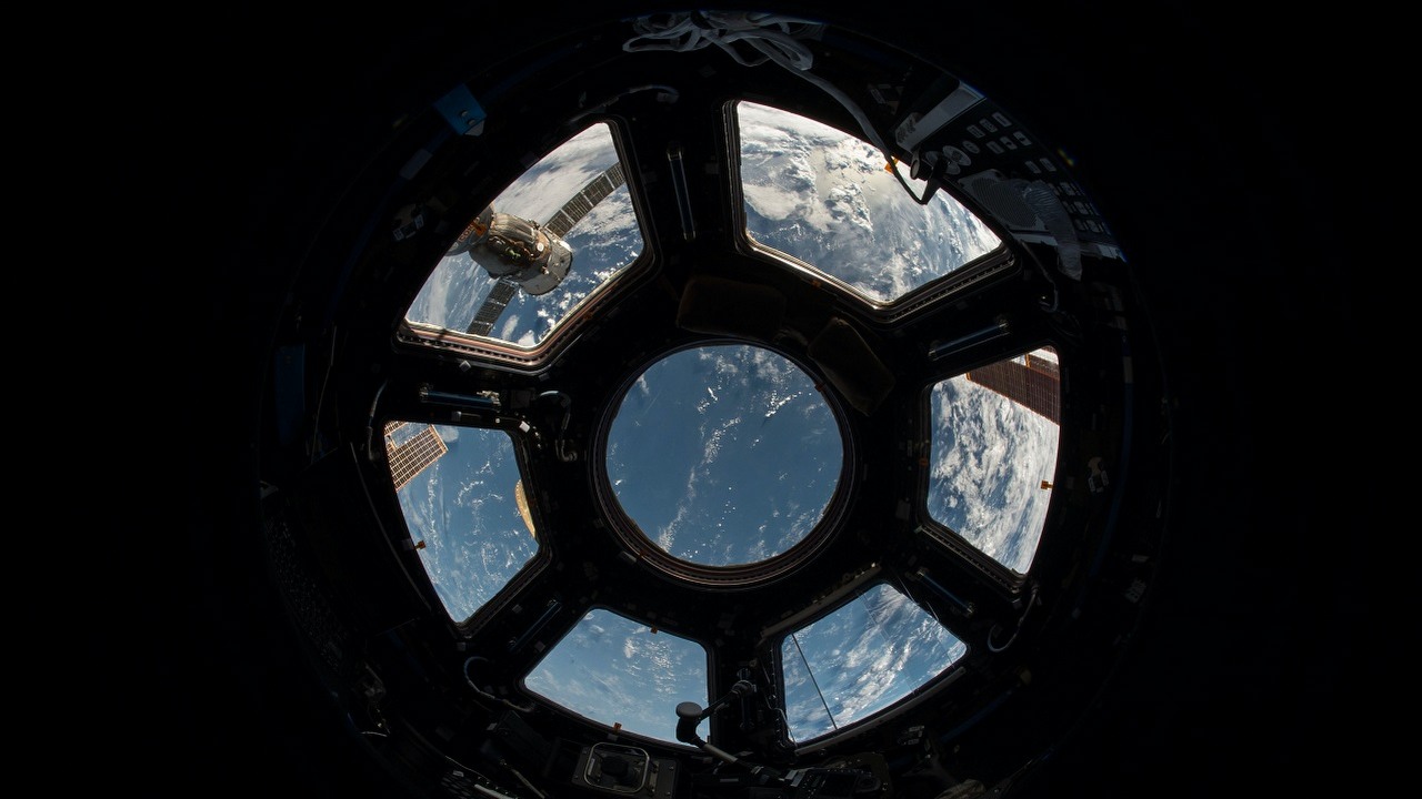 Jeff Bezos ma wizję na przyszłość ludzkości. Będziemy mieszkać na stacjach kosmicznych, źródło grafiki: Unsplash | NASA..