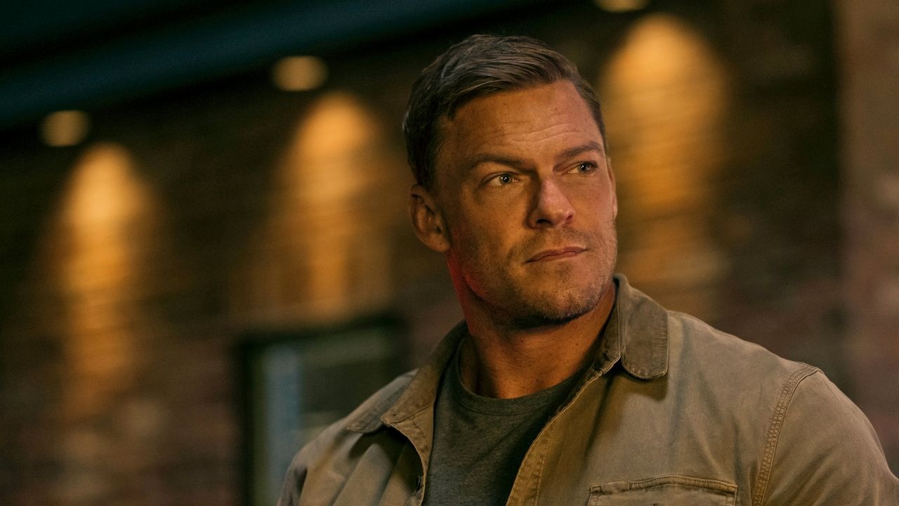 Czy Jack Reacher jest w spektrum autyzmu? Przyglądamy się bohaterowi serialu Amazona, źródło grafiki: Reacher, Nick Santora, Amazon Prime Video, 2022.