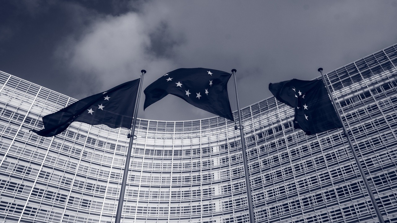 Komisja Europejska wszczyna postępowanie wobec X, platforma Elona Muska może mieć kłopoty, źródło grafiki: Unsplash | Christian Lue..
