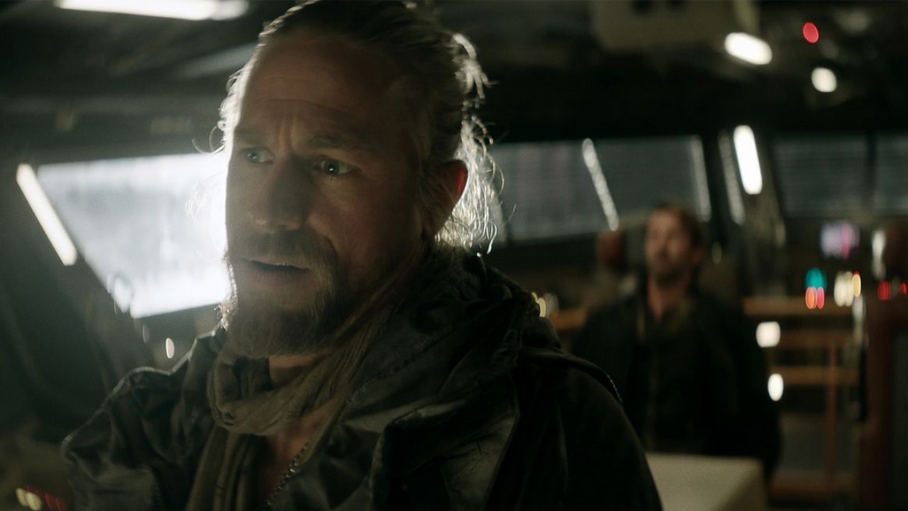 Gwiazdor Rebel Moon prawie zagrał Anakina Skywalkera w Gwiezdnych wojnach. Wszystko przekreśliło „niezręczne” spotkanie z George’em Lucasem, źródło grafiki: Rebel Moon - Część 1: Dziecko ognia; reż. Zack Snyder; Netflix; 2023.