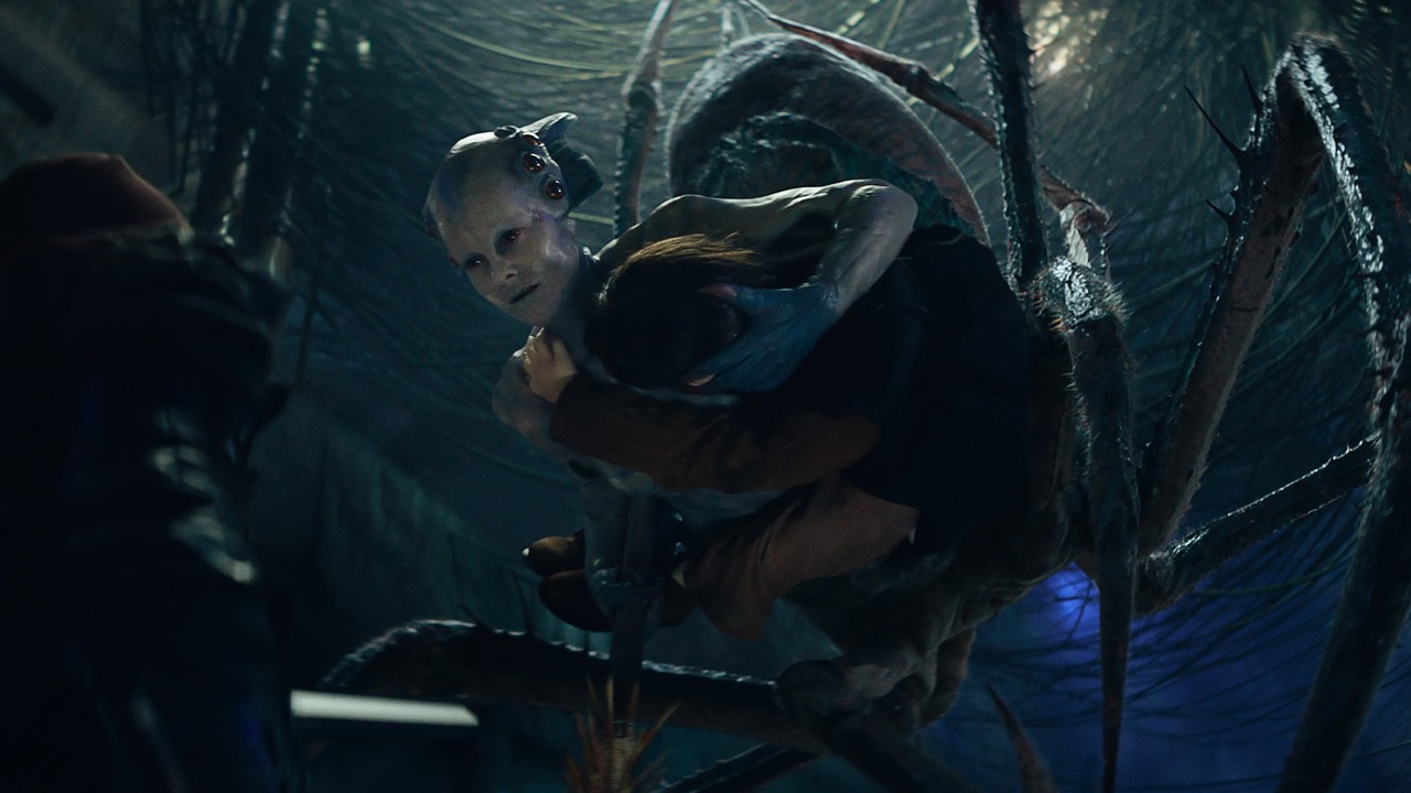 Kim jest Harmada z Rebel Moon? Oto wszystko, co o niej wiemy, źródło grafiki: Rebel Moon - część 1: Dziecko ognia, Zack Snyder, Netflix, 2023.