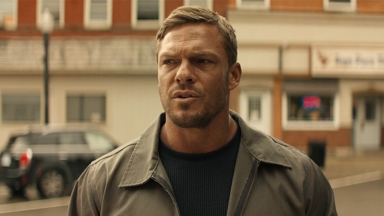 Trening Alana Ritchsona do Reachera. Tak przygotował się do roli w hicie Amazon Prime Video, źródło grafiki: Reacher; Nick Santora; Amazon Prime Video; 2022.
