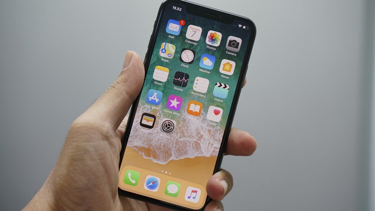 Jak wyłączyć autokorektę w iOS 17?, źródło grafiki: Bagus Hernawan | Unsplash.