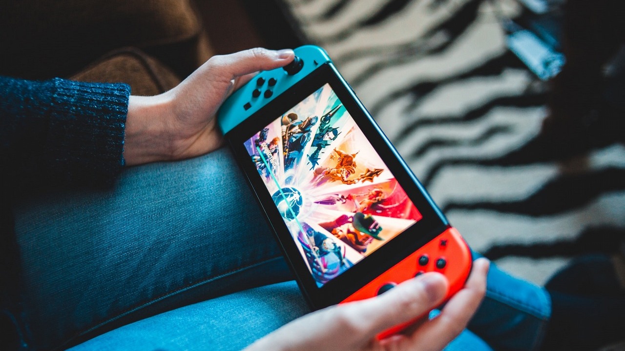 Nintendo Switch 2 może zawieść oczekiwania; branżowy ekspert sugeruje podobieństwo do obecnego modelu, źródło grafiki: Unsplash | Erik Mclean.