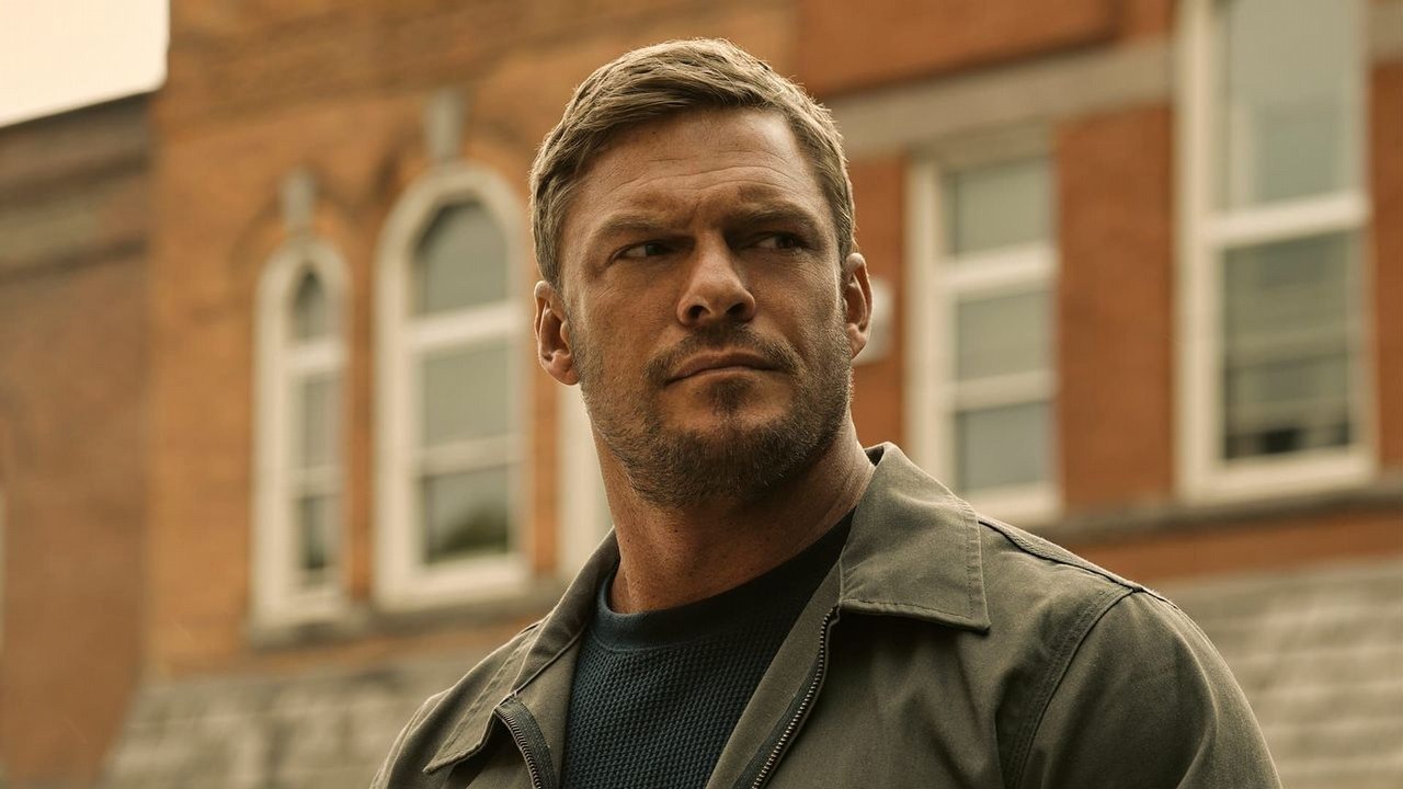 Alan Ritchson obudził w sobie „tryb Reachera”, gdy był świadkiem włamania, źródło grafiki: Reacher, Nick Santora, Amazon Prime Video, 2023.