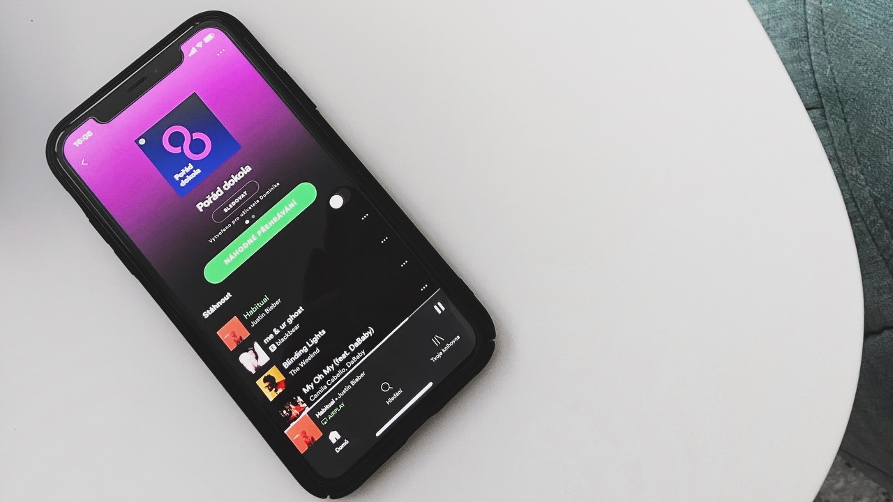 Spotify podnosi ceny; YouTube Music staje się coraz bardziej konkurencyjny, źródło grafiki: Unsplash | David Švihovec.