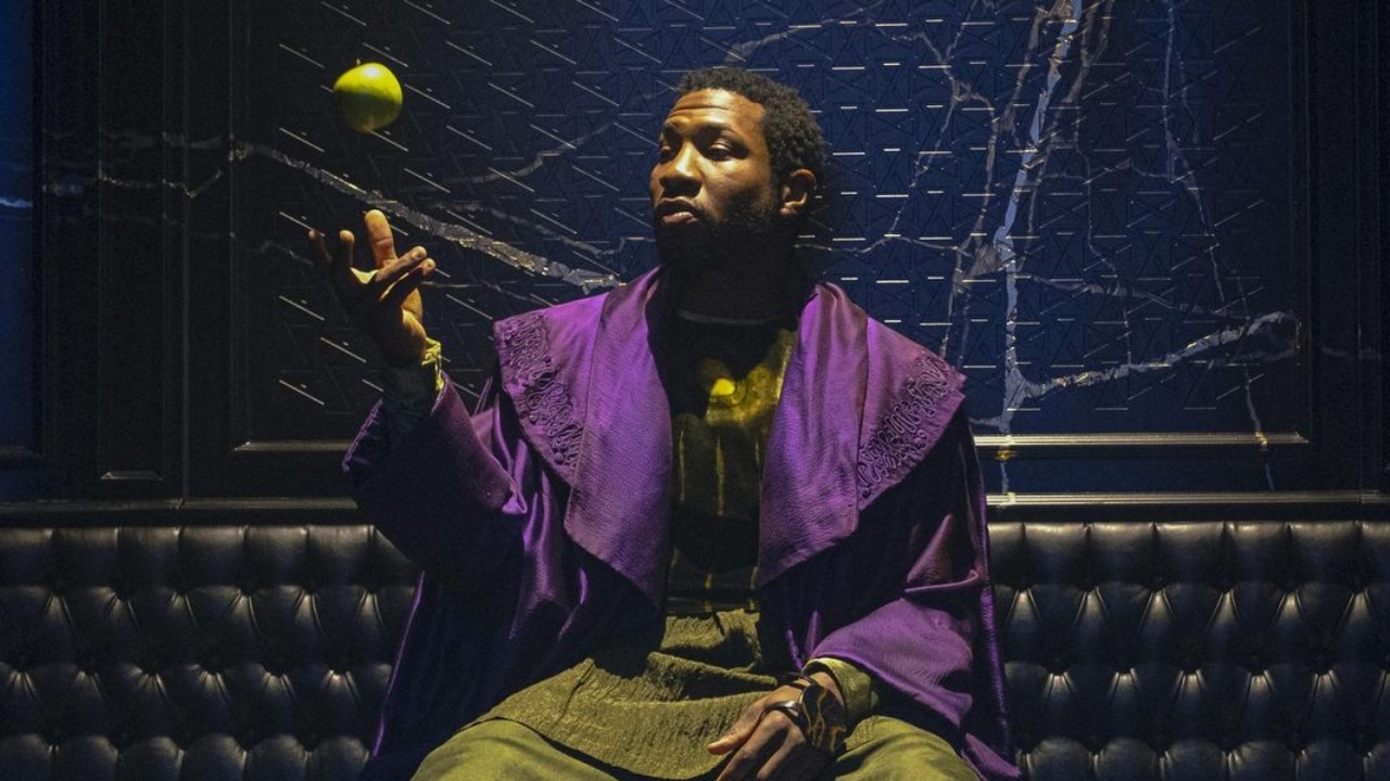 Jonathan Majors po raz pierwszy zabrał głos na temat utraty roli Kanga, źródło grafiki: Loki; Michael Waldron; Disney+; 2021.