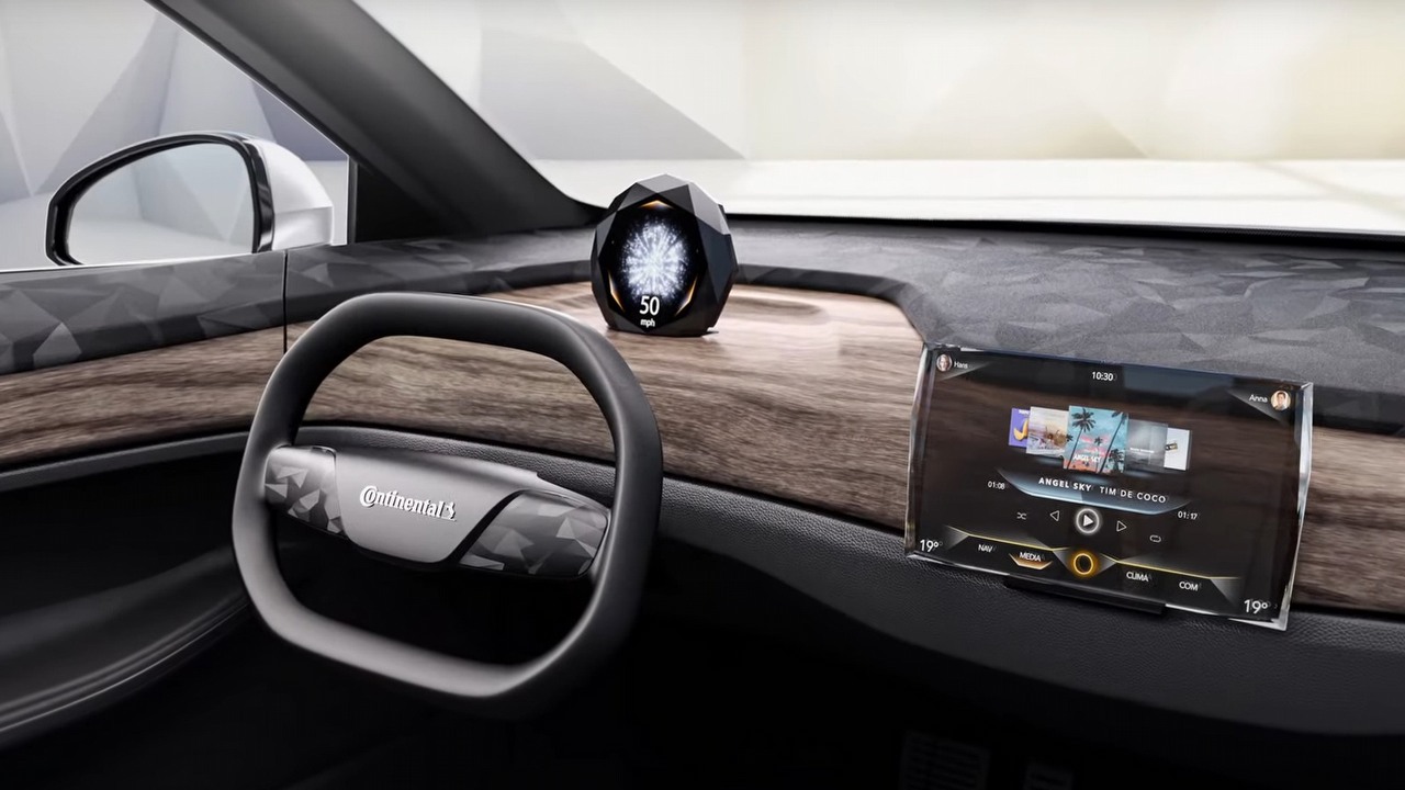 Wyświetlacze jak z filmów Sci-Fi to przyszłość nawet dla samochodów; ekrany MicroLED z kryształów Swarovskiego, źródło grafiki: YouTube/Planet Car News.