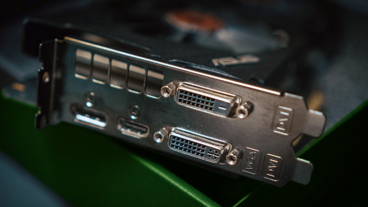 Oszuści sprzedają teraz karty graficzne RTX 4090 bez GPU, źródło grafiki: Backpack Studio / Unsplash.