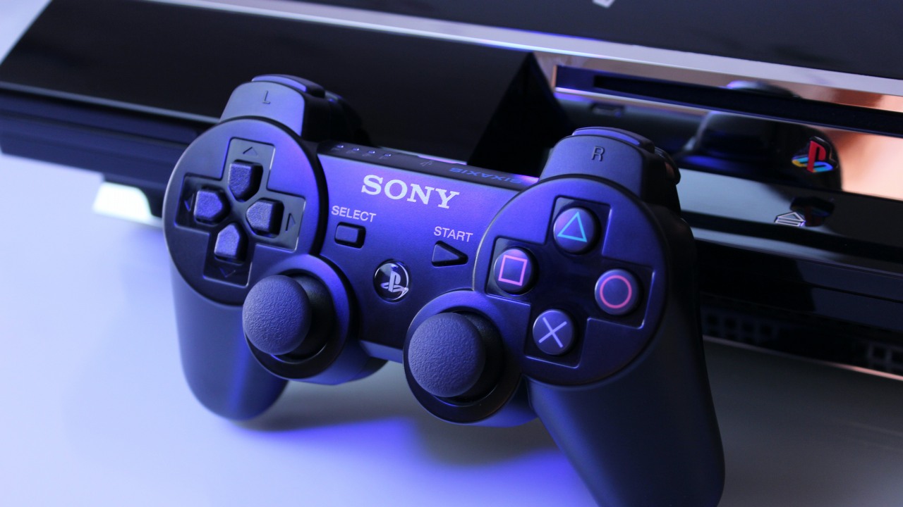 Pierwsze PS3 były wstecznie kompatybilne z PS2, ale Sony usunęło je, ponieważ były zbyt drogie, źródło grafiki: Nikita Kostrykin | Unsplash.