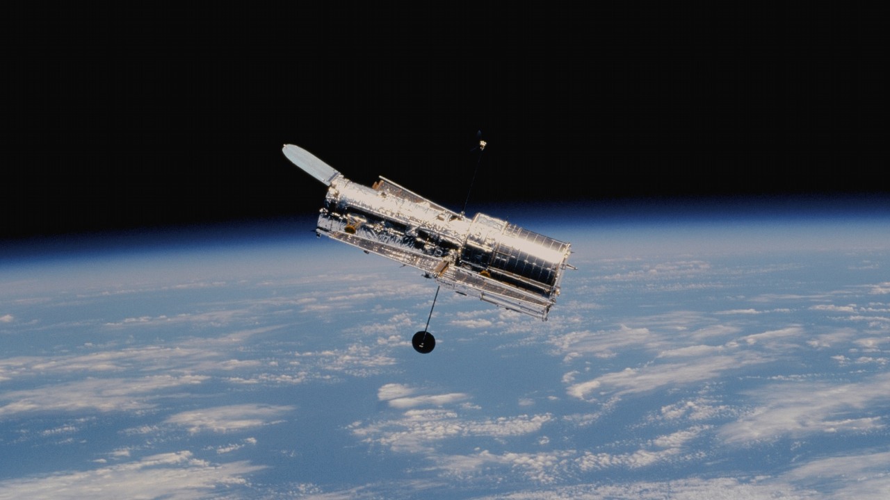 NASA po miesiącach nieudanych prób w końcu otworzyła pojemnik z próbkami planetoidy, źródło grafiki: Unsplash | NASA.