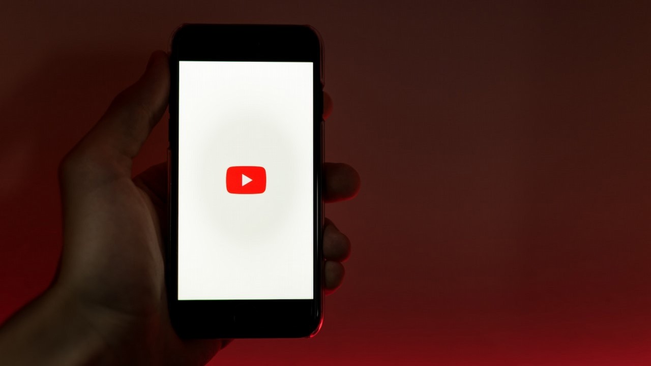 YouTube „laguje" z AdBlockiem. Internauci wysuwają oskarżenia w stronę serwisu, źródło grafiki: Szabo Viktor | Unsplash.