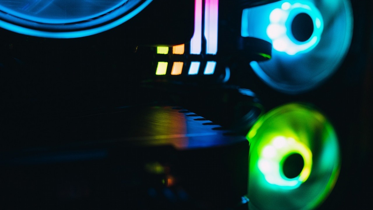 Generowanie klatek będzie działać jeszcze lepiej na kartach AMD, źródło grafiki: Timothy Dykes / Unsplash.