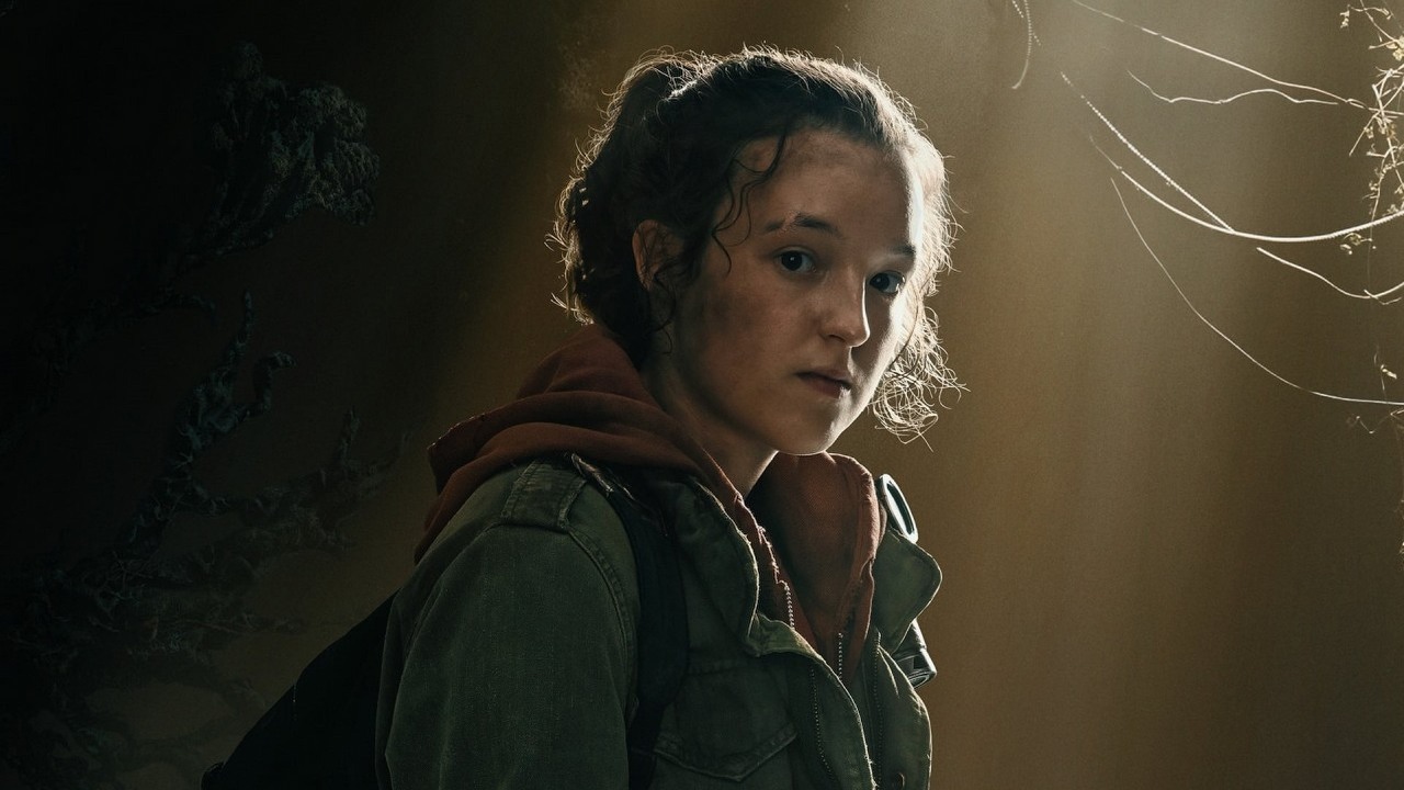 Bella Ramsey pręży muskuły jako Ellie z The Last of Us. Wideo pokazuje, jak ciężko aktorka trenuje do 2. sezonu, źródło grafiki: The Last of Us; Neil Druckmann i Craig Mazin; HBO; 2023.