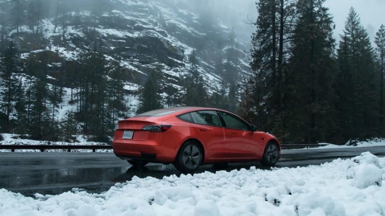 Właściciele Tesli mają spore problemy w czasie mrozów, źródło grafiki: Tesla.