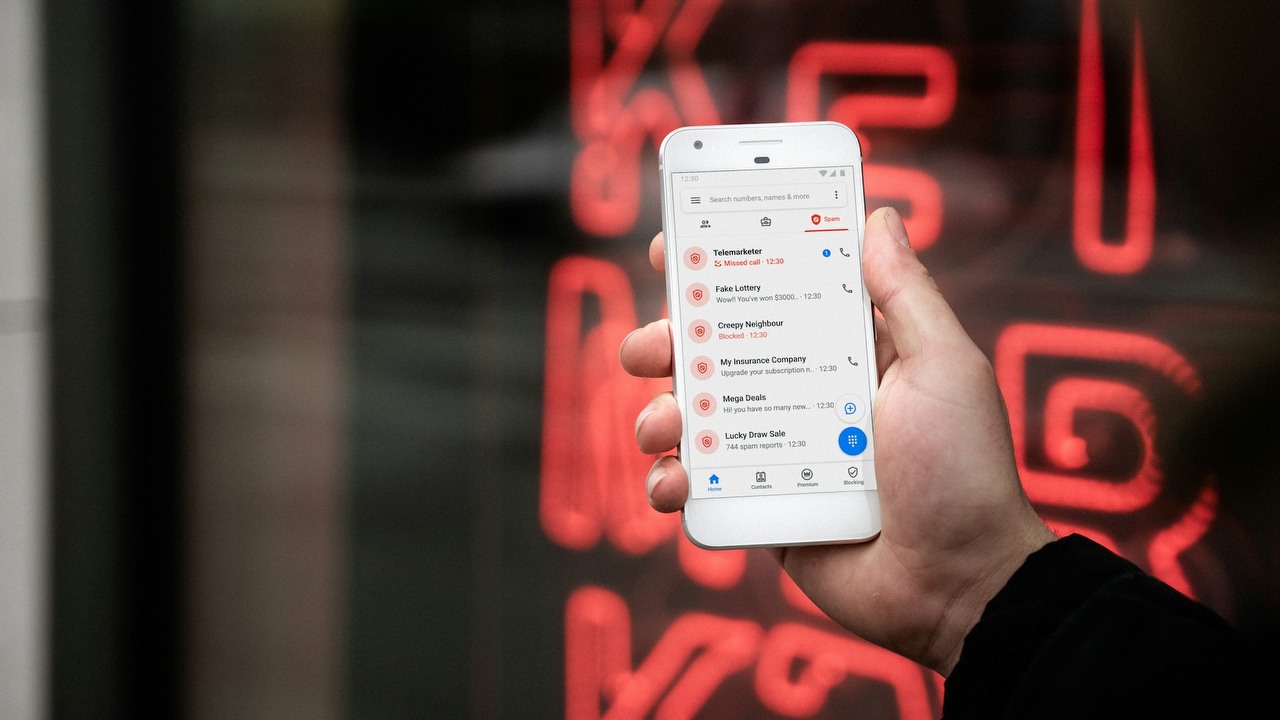 Wyłudzili 2,5 miliona złotych od 800 osób za pomocą fałszywych SMS-ów, źródło grafiki: unsplash | Lindsey LaMont.