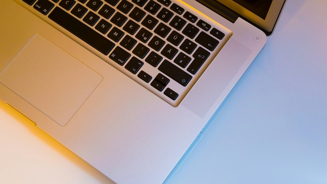 To może być koniec programu „Laptop dla ucznia”, źródło grafiki: unsplash | Edi Simetzberger.