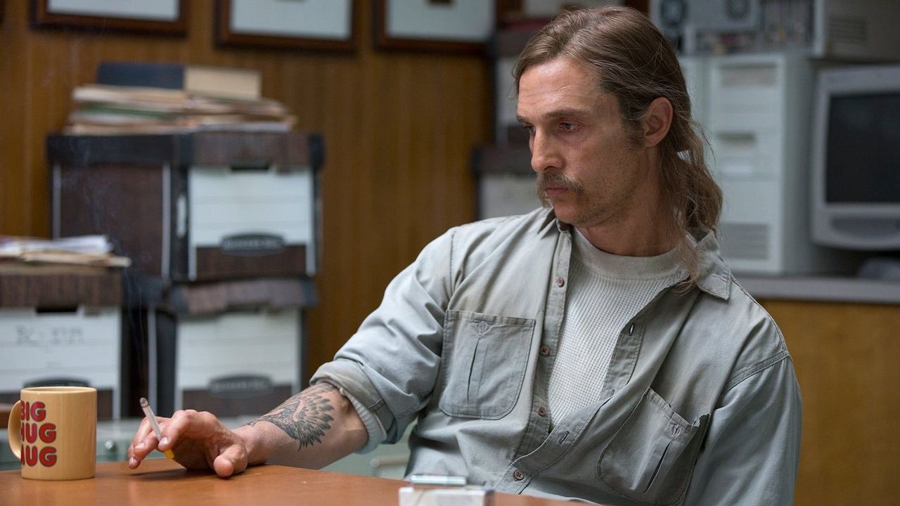 True Detective potwierdza popularną teorię odnośnie Rusta Cohle'a, która łączy ze sobą 4. i 1. sezon, źródło grafiki: True Detective, Nic Pizzolatto, HBO, 2014.