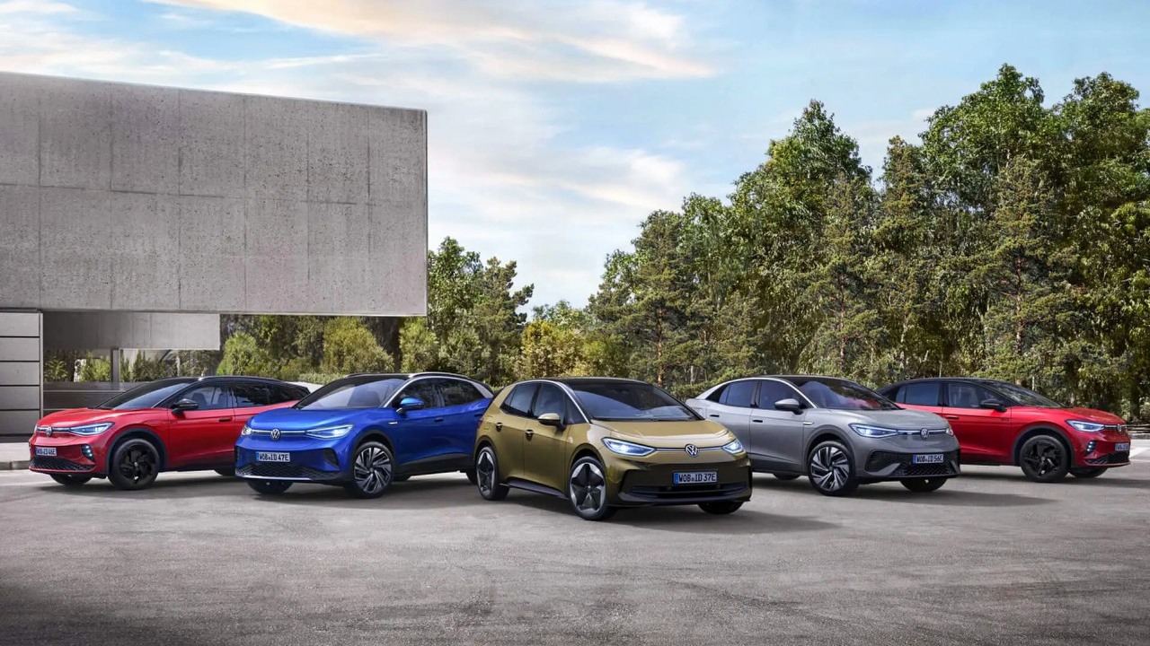 Niemcy wycofały dotacje dla samochodów elektrycznych. W związku z tym producenci obniżyli ceny o tysiące euro, źródło grafiki: VW.
