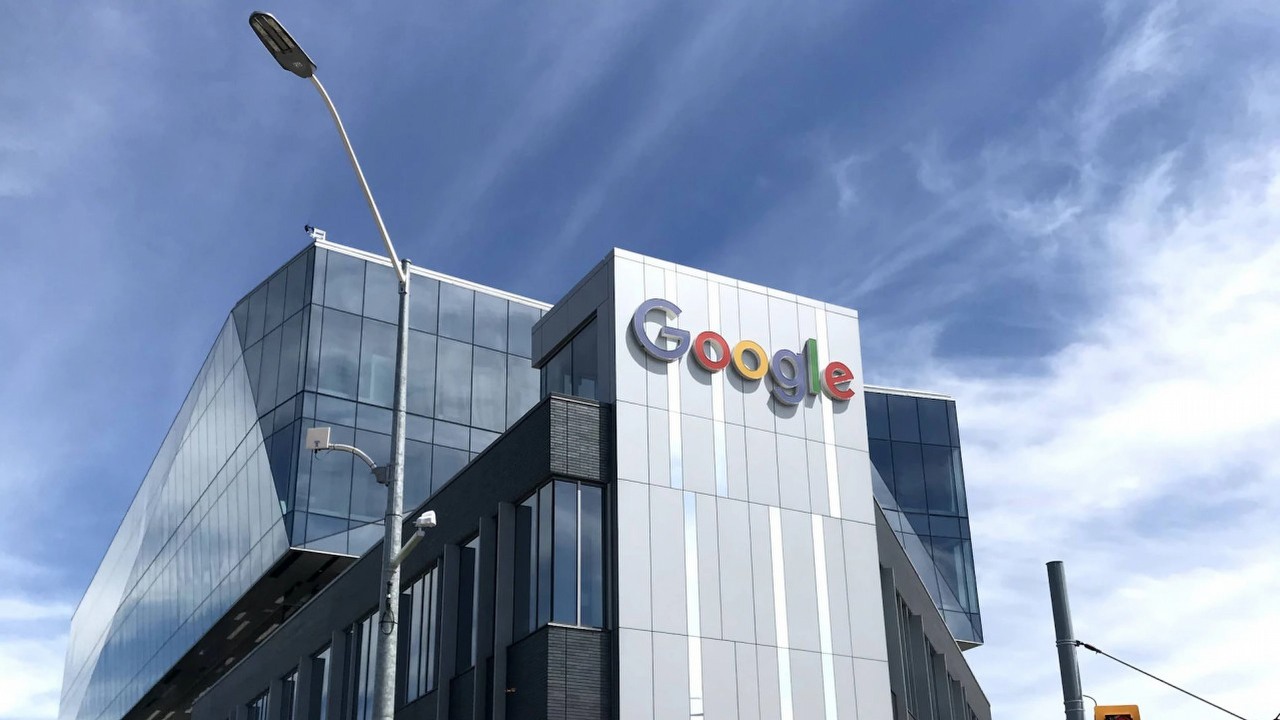Google Chrome wykorzysta AI, by pomóc nam uporządkować karty, źródło grafiki: hisuccc; Unsplash.com; 2021.