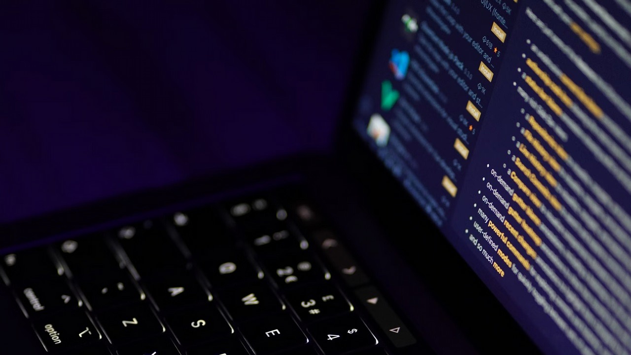 Jak dodać użytkownika do grupy w systemie Linux?, źródło grafiki: Mohammad Rahmani | Unsplash.