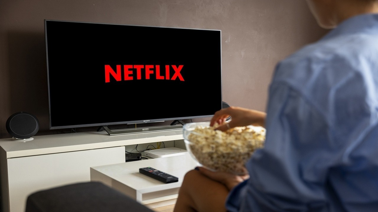 Netflix planuje wycofanie podstawowego planu na rzecz tego z reklamami, a także sugeruje możliwe podwyżki, źródło grafiki: Tumisu / Pixabay.