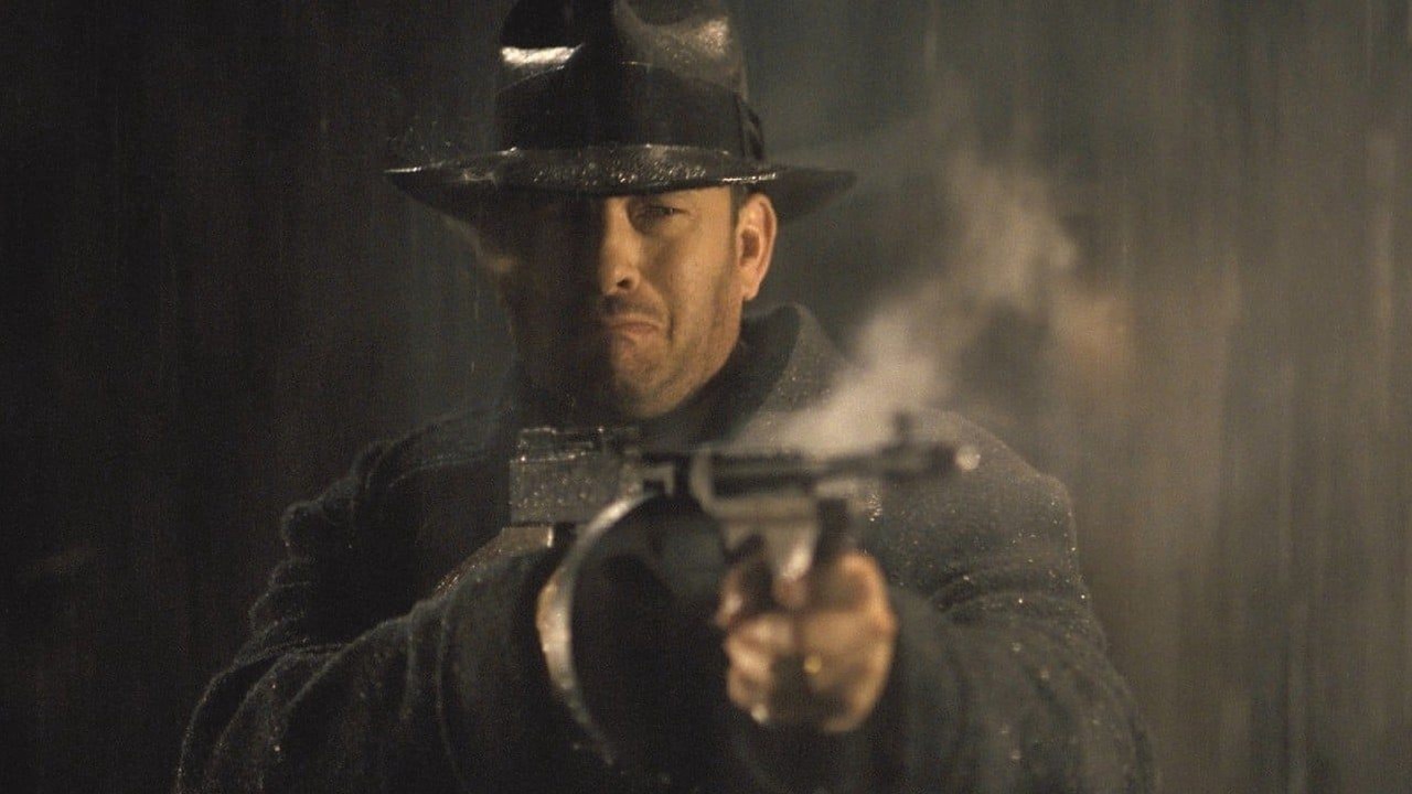 „Nikt ze mną nie rozmawia o tym”. Tom Hanks nie rozumie, dlaczego nikt nigdy nie pyta go o film, który dla niego jest niezwykle ważny, źródło grafiki: Droga do zatracenia, Twentieth Century Fox, Sam Mendes, 2002.