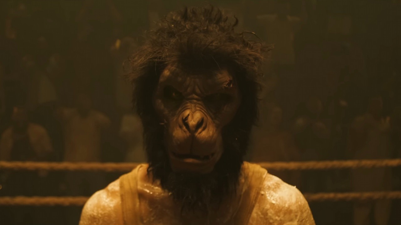 Nowy film akcji w stylu Johna Wicka na krwawym zwiastunie. Nadchodzi Monkey Man, źródło grafiki: Monkey Man; reż. Dev Patel; Universal Pictures; 2024.